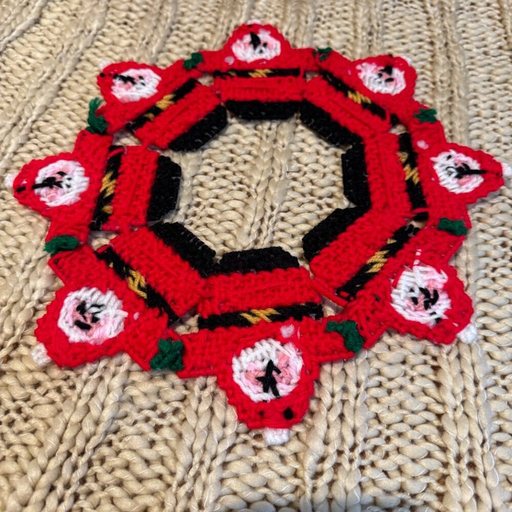 FINISHED Plastic Canvas SANTAS WREATH 12”Santa clause vintage  Design Works